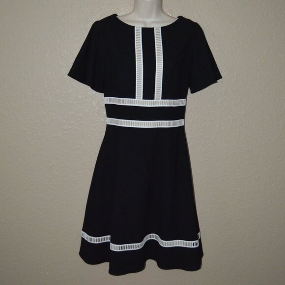 NWOT $1290 Sz 2 Carolina Herrera Black Short Sleeve A-Line Cocktail Dress